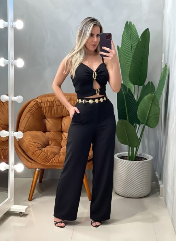 Conjunto em Alfaiataria Cropped de Alça e Calça Pantalona