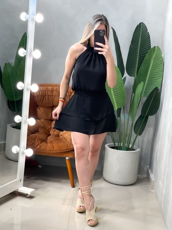 Macaquinho em Crepe Frente Única com Babado