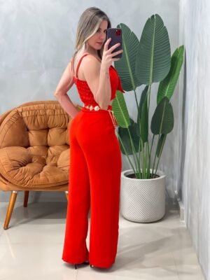 Conjunto em Alfaiataria Calça Pantalona e Cropped