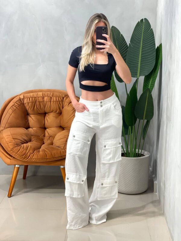 Cropped Manga Curta Decote Quadrado com Recorte