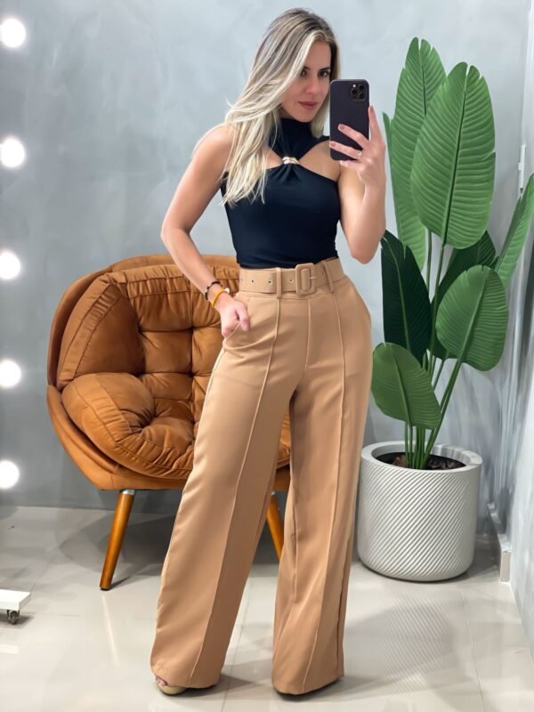 Blusa em Suplex Regata com Gola e Fivela