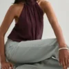 Top Feminino com Decote Halter e Costas Descobertas