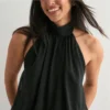Top Feminino com Decote Halter e Costas Descobertas