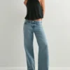 Top Feminino com Decote Halter e Costas Descobertas