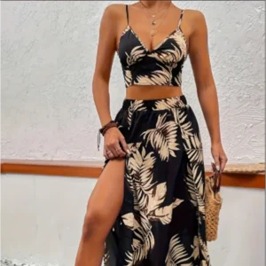 Conjunto Top de Alça e Saia com Fenda e Estampa Floral
