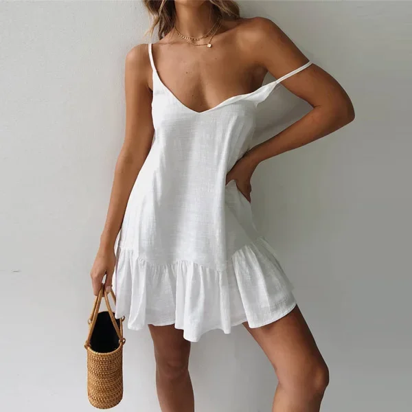Vestido Curto Fluído, sem Mangas, com Alça e Decote