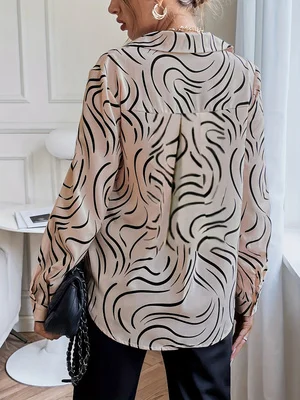 Camisa Feminina Bege Estampada de Cetim com Gola