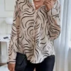 Camisa Feminina Bege Estampada de Cetim com Gola