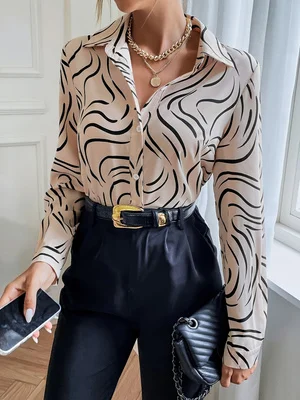 Camisa Feminina Bege Estampada de Cetim com Gola