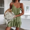 Vestido Curto Fluído, sem Mangas, com Alça e Decote