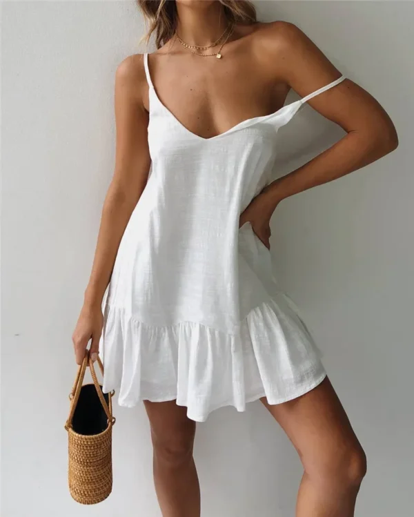 Vestido Curto Fluído, sem Mangas, com Alça e Decote