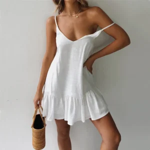 Vestido Curto Fluído, sem Mangas, com Alça e Decote