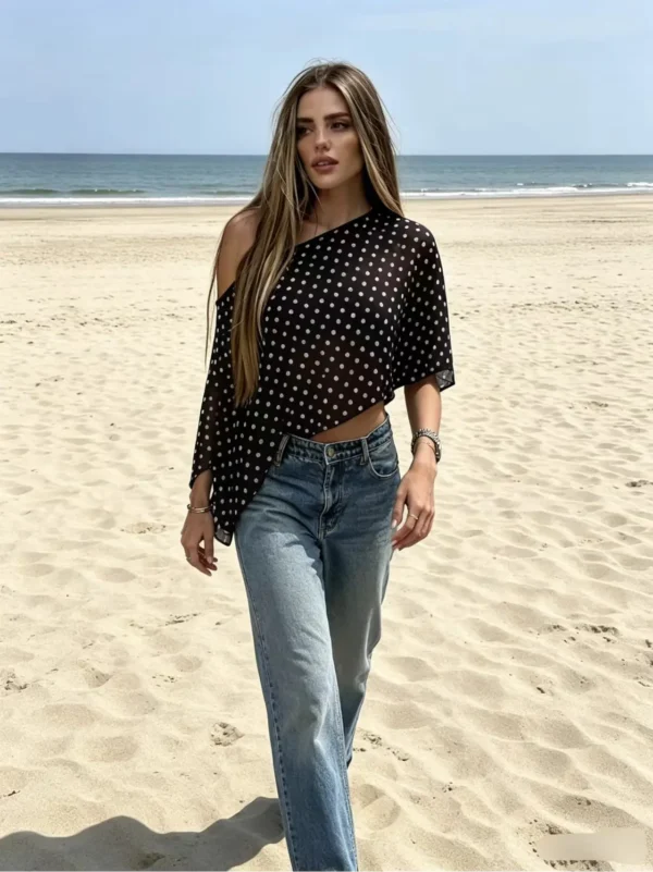Blusa Tule Preta Estampada de Manga Curta Assimétrica